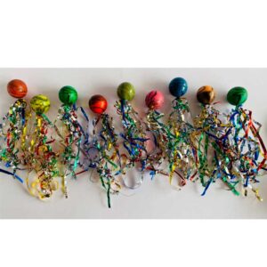 Cápsulas de 2 pulagdas con Pelota Botona Confetti, ideal para Fiestas, vienen listas para las Maquinas Cápsuleras y Chicleras.