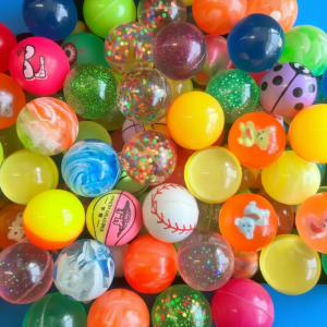 Pelotas surtidas de 45 mm o 2 pulgadas en varios colores y diseños para pelotera