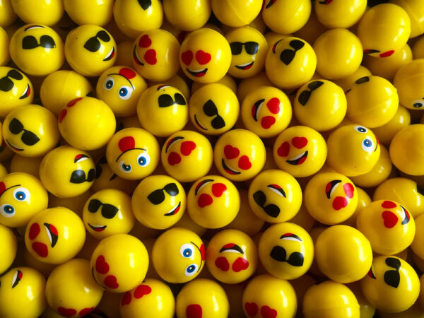 Pelotas Botonas Emoji 32mm Chiclera Fiestas Bolo Saltarinas Amarillo 100