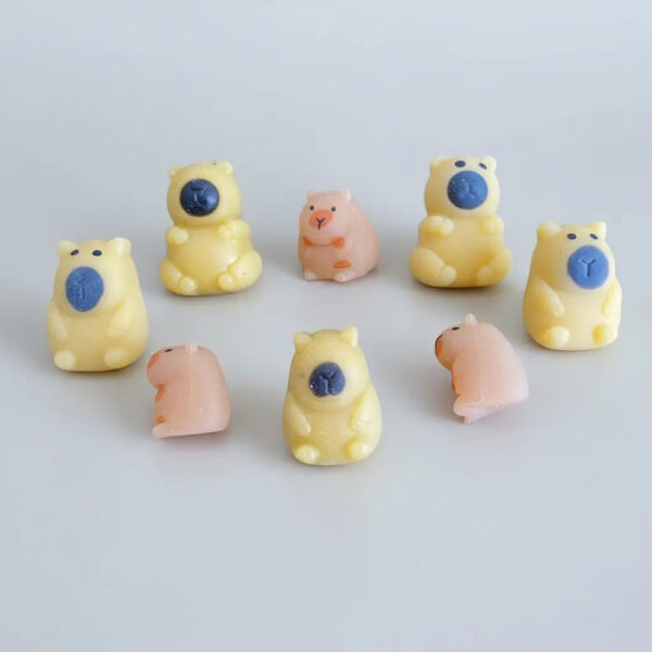 100 Capsulas 2 Pulgadas Vending Squishies Capibara