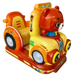 Montable infantil oso con pantalla y volante, vista 3/4 frontal